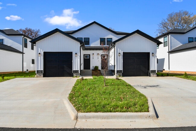 1220 E Pacific St in Springfield, MO - Building Photo - Building Photo