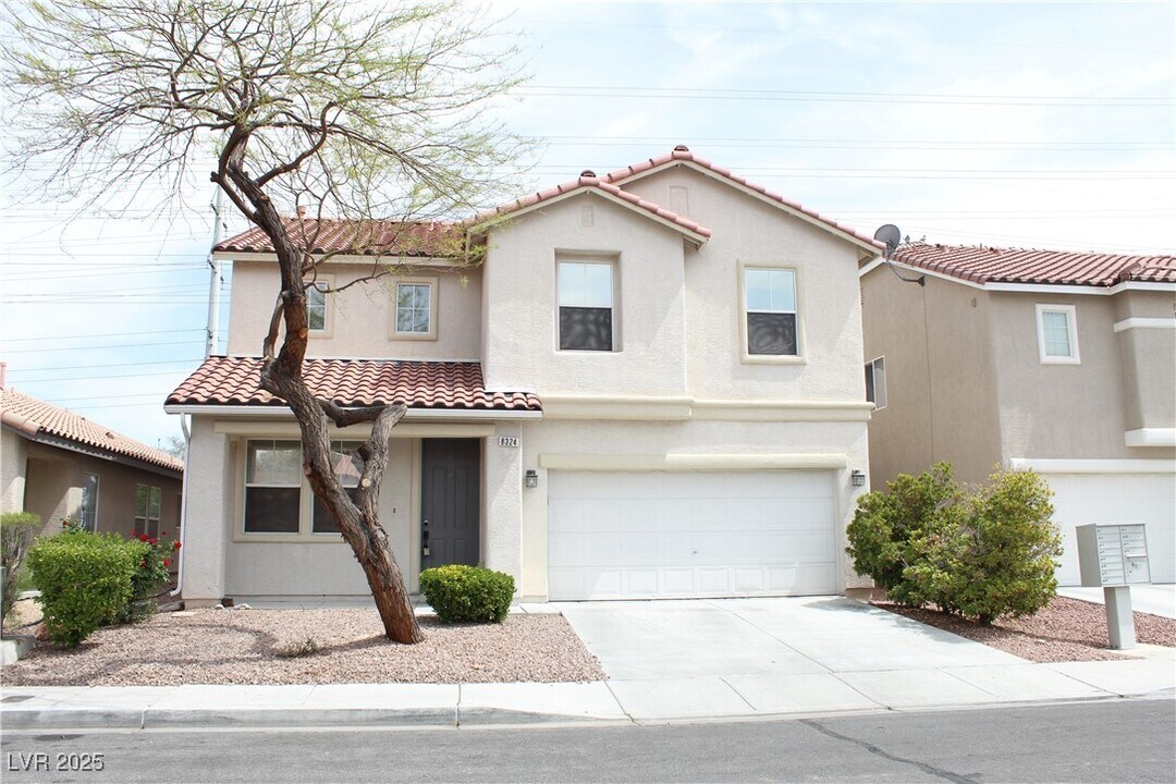8324 N Lost Spur St in Las Vegas, NV - Building Photo