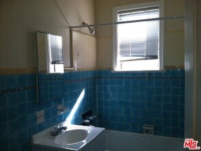 630 S Kenmore Ave in Los Angeles, CA - Building Photo - Building Photo