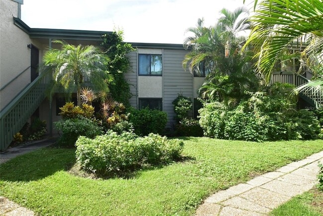 1520 Pelican Point Dr, Unit BA153 in Sarasota, FL - Building Photo - Building Photo