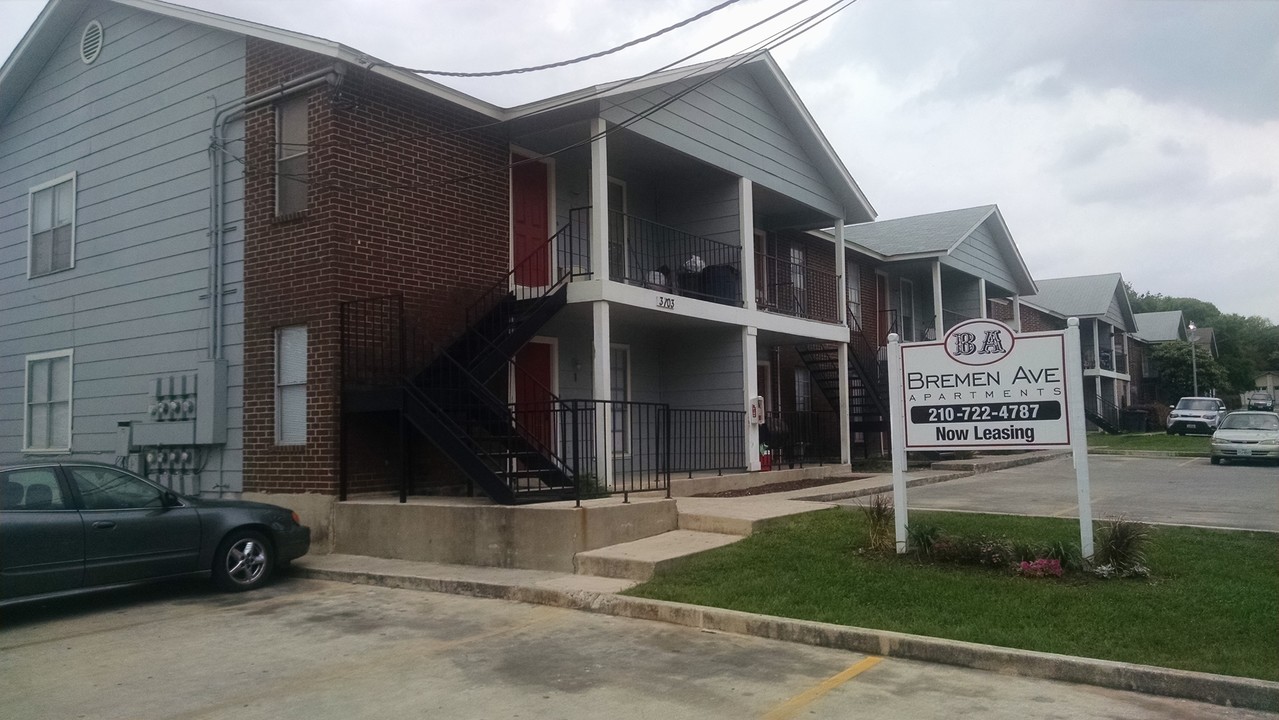 Bremen Avenue Apartments in San Antonio, TX - Building Photo