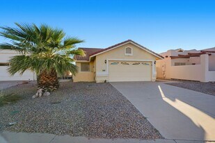 2094 N Sweetwater Dr in Casa Grande, AZ - Building Photo