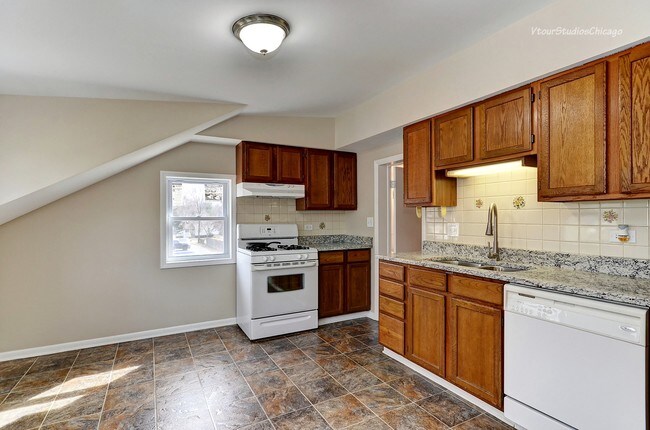 528 Spring St, Unit WI12-B5 in Batavia, IL - Foto de edificio - Building Photo