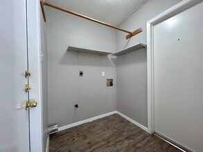 10409 Golden Meadow Dr in Austin, TX - Foto de edificio - Building Photo