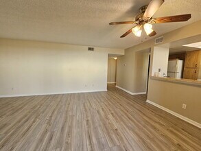 594 N Wickham Rd-Unit -#5 in Melbourne, FL - Building Photo - Building Photo