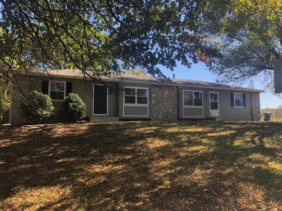1164 S Oak Park Dr in Springfield, MO - Foto de edificio