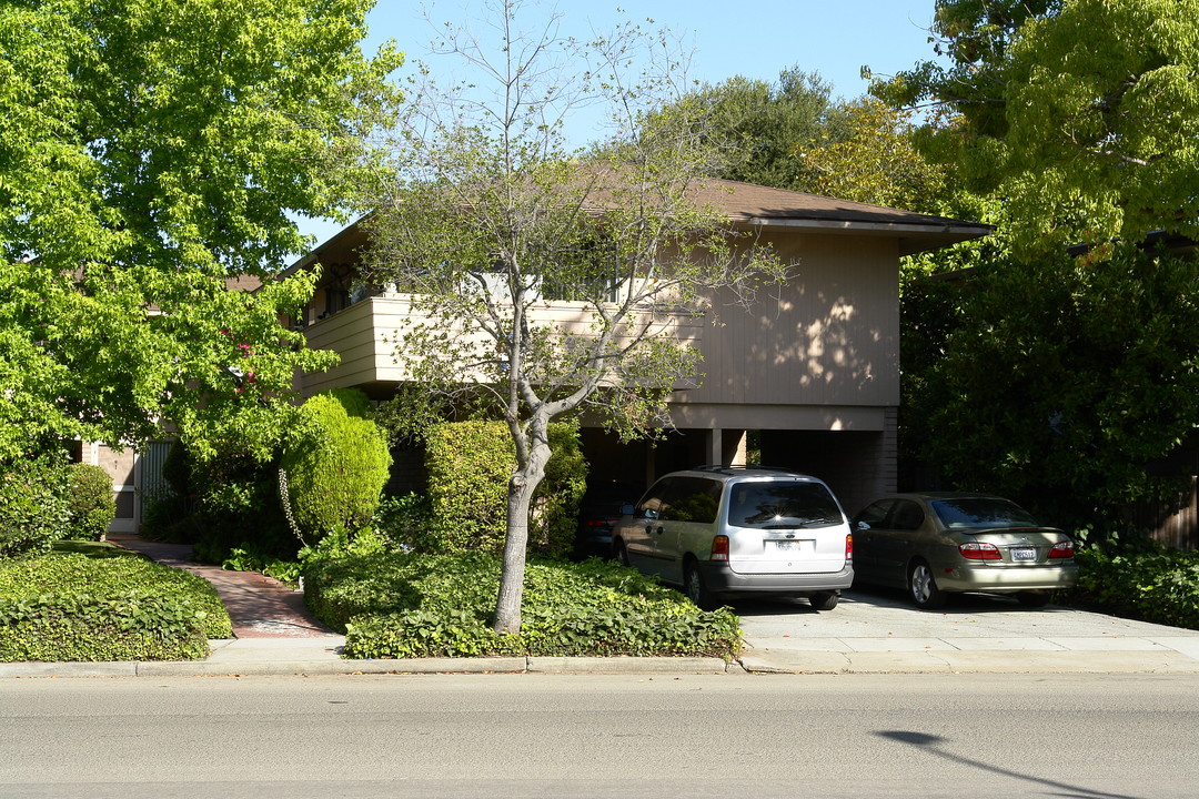 220 Linfield Dr in Menlo Park, CA - Foto de edificio