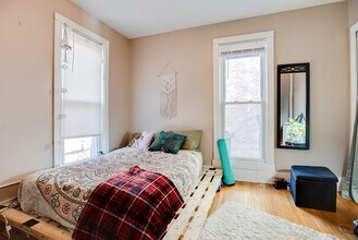 425 12th Ave SE, Unit 2 in Minneapolis, MN - Foto de edificio - Building Photo