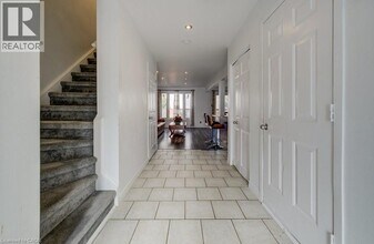 394 Churchill Ct in Waterloo, ON - Building Photo - Building Photo