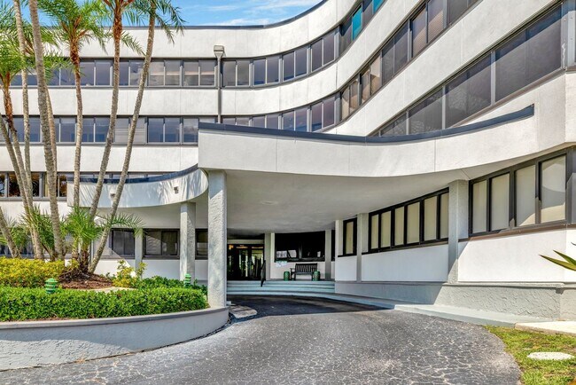 1357 NE Ocean Blvd in Stuart, FL - Building Photo - Building Photo