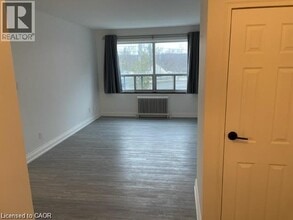 37 Mericourt Rd in Hamilton, ON - Building Photo - Building Photo