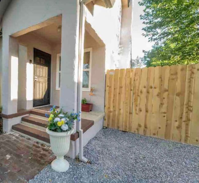 925 Parkview Ave in Redding, CA - Building Photo - Building Photo