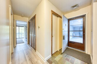 10 Deepwood Dr in Southington, CT - Foto de edificio - Building Photo