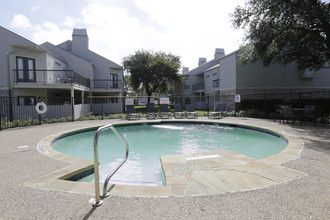 Waterford on the Meadow in Plano, TX - Foto de edificio - Building Photo