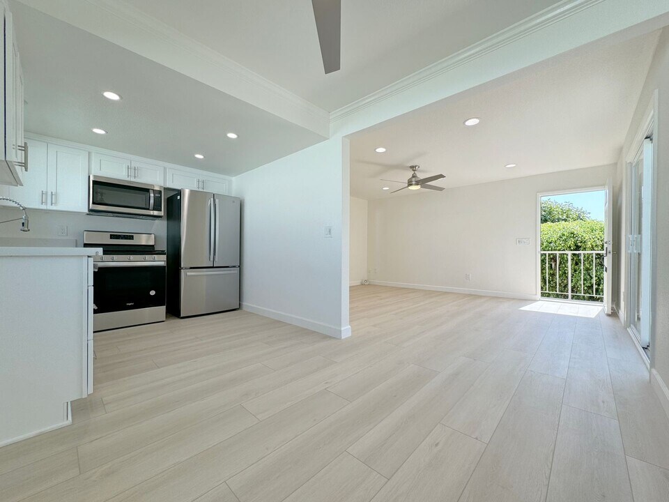 7241 Elk Cir in Huntington Beach, CA - Building Photo