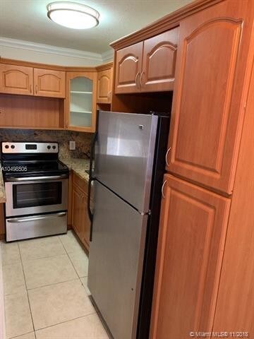 1860 Venice Park Dr-Unit -109 in North Miami, FL - Building Photo