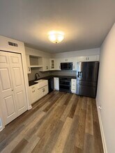 645 S Kirkwood Rd, Unit 201 in Kirkwood, MO - Building Photo - Building Photo