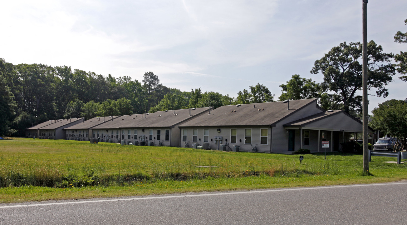 Nettles Drive Apartments in Newport News, VA - Building Photo