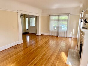 515 NE Floral Pl in Portland, OR - Building Photo - Building Photo