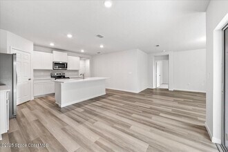 566 Rembrandt St SE in Palm Bay, FL - Building Photo - Building Photo
