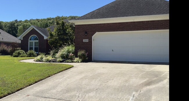 property at 2809 Willowick Tr SE