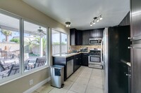 7066 Hillcroft Way in Las Vegas, NV - Building Photo - Building Photo