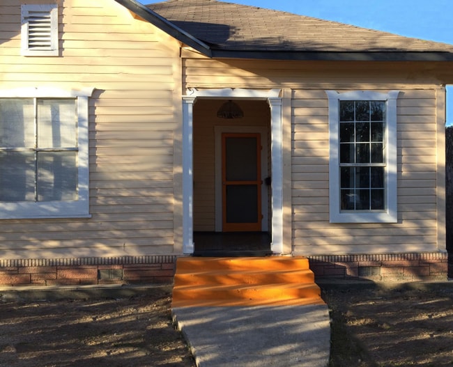 203 Gorman, Unit B in San Antonio, TX - Building Photo - Building Photo