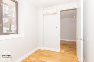 69 Ten Eyck St, Unit 3B in Brooklyn, NY - Building Photo - Building Photo