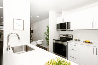 Molson Gardens in Winnipeg, MB - Building Photo - Building Photo