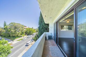 1601 Veteran Ave, Unit 301 in Los Angeles, CA - Building Photo - Building Photo