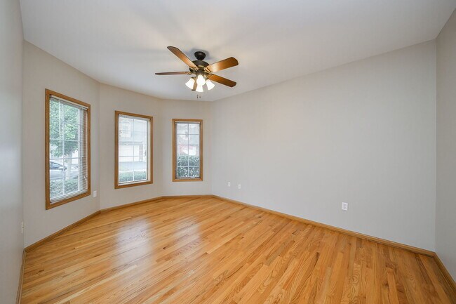 385 Delnor Glen Dr in St. Charles, IL - Building Photo - Building Photo