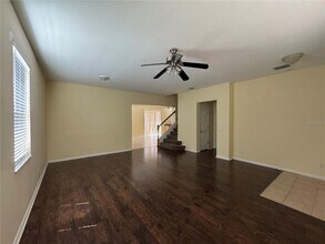 6767 Waterton Dr in Riverview, FL - Foto de edificio - Building Photo