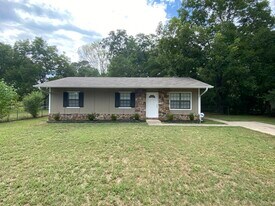 513 Sorrells Dr in Jacksonville, AR - Building Photo