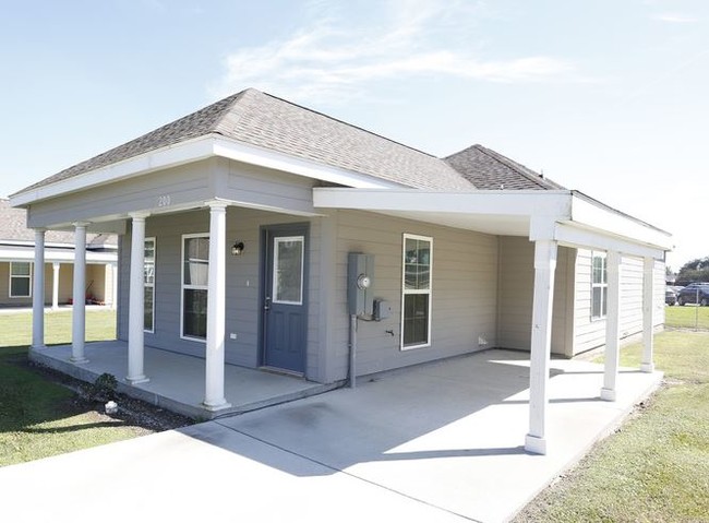 Bayou Oaks in Donaldsonville, LA - Building Photo - Building Photo