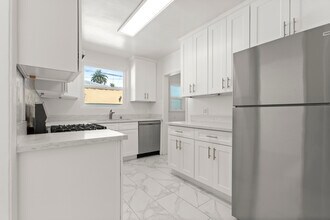 522 N Genesee Ave, Unit 522 in Los Angeles, CA - Building Photo - Building Photo