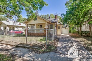 130 S Charles St in Wichita, KS - Building Photo