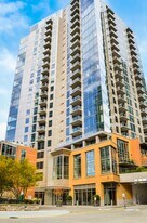 10610 NE 9th Pl in Bellevue, WA - Building Photo