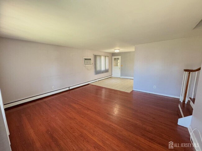 6 Universal Ave in Woodbridge Township, NJ - Building Photo - Building Photo