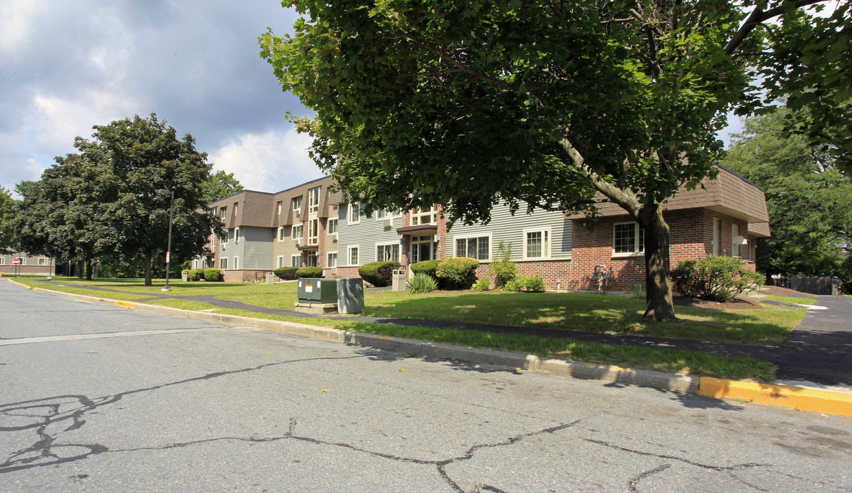 Silver Leaf Terrace in Leominster, MA - Building Photo