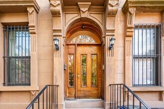 138 Jefferson Ave in Brooklyn, NY - Foto de edificio - Building Photo