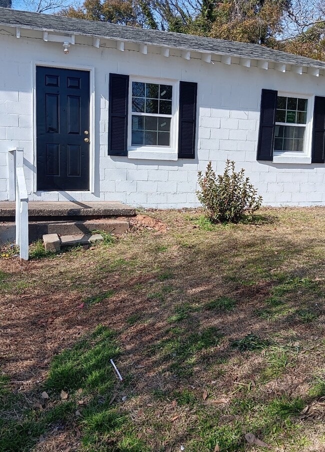 property at 377 Jennings Ct SE