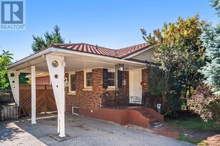 319 Grantham Ave in St Catharines, ON - Building Photo