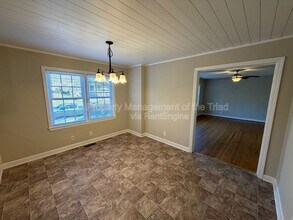 2748 Lyndhurst Ave in Winston-Salem, NC - Building Photo - Building Photo