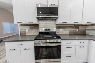 517 Crony Ave in Henderson, NV - Building Photo - Building Photo