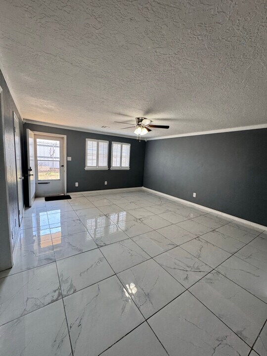 7932 NW Crossland Cir in Lawton, OK - Building Photo