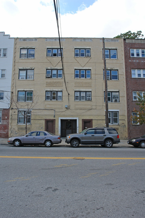 291 Mclean Ave in Yonkers, NY - Foto de edificio