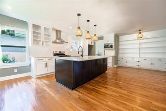 11027 Genetta Dr in Dallas, TX - Foto de edificio - Building Photo