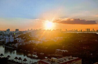 2655 Collins Ave in Miami Beach, FL - Building Photo - Building Photo