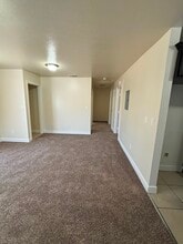 318 E 105th St in Los Angeles, CA - Foto de edificio - Building Photo