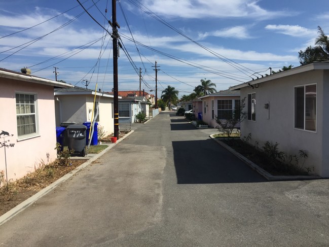 Delores Bungalows in Carson, CA - Building Photo - Building Photo